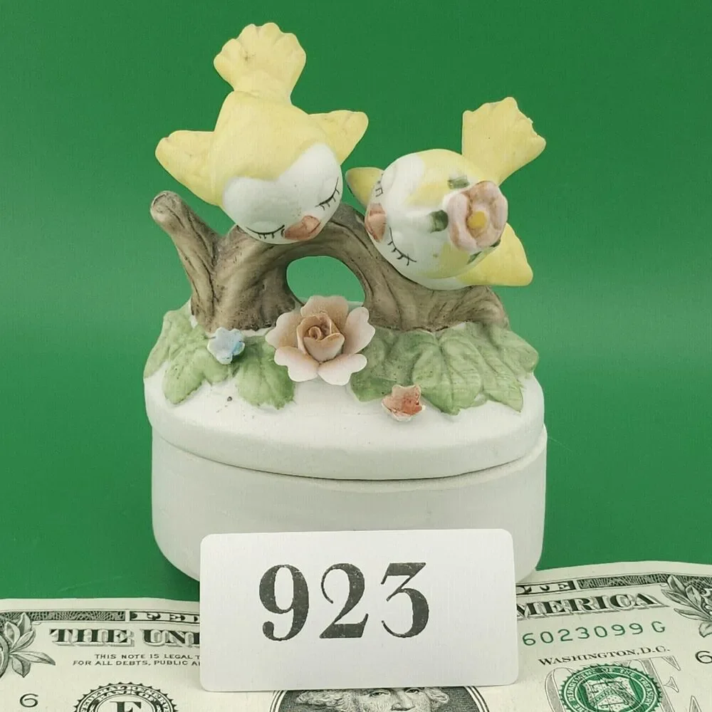Vtg Lefton Kissing Lovebirds, Yellowbirds Trinket Jewelry Box 3 inch Tall Cute